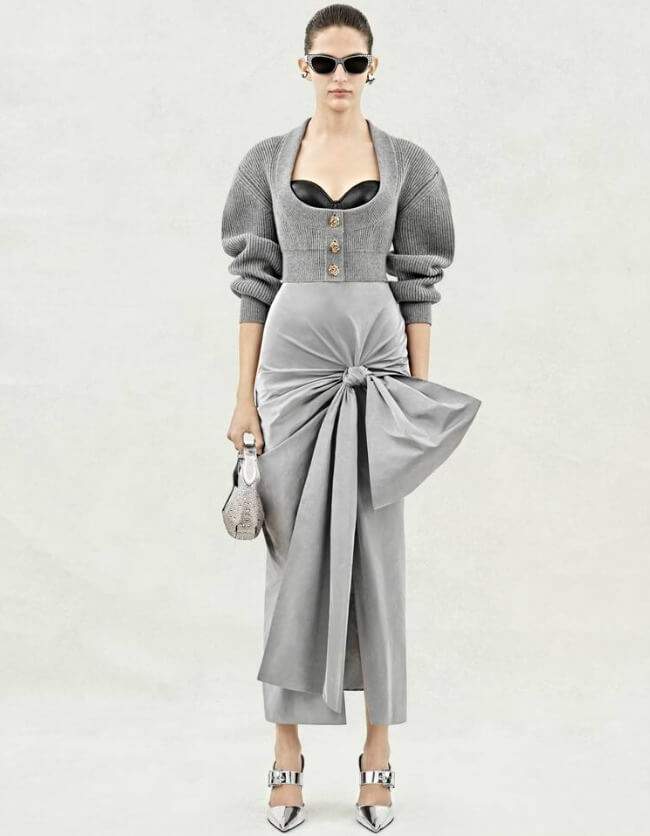 sarah-burton-pro-alexander-mcqueen-prekolekce-2024-2 sarah-burton-pro-alexander-mcqueen-prekolekce-2024-2
