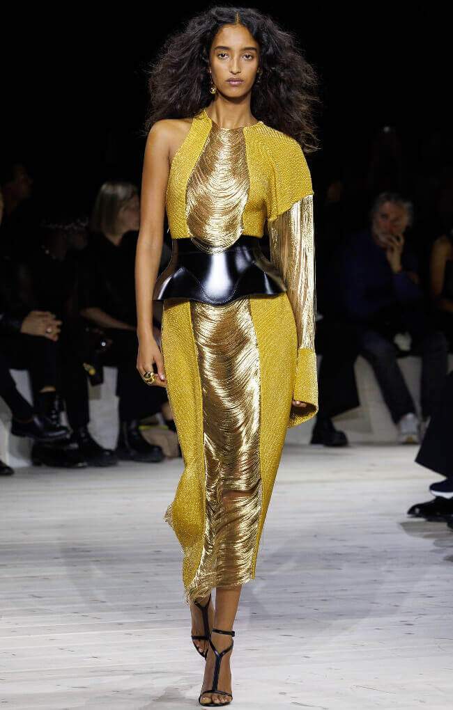 sarah-burton-pro-alexander-mcqueen-jaro-leto-2024-3 sarah-burton-pro-alexander-mcqueen-jaro-leto-2024-3