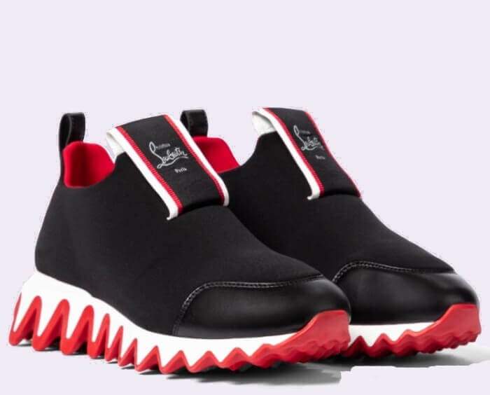 Černé tenisky s červenobílou podrážkou Tiketa Run sneakers značky Christian Louboutin.