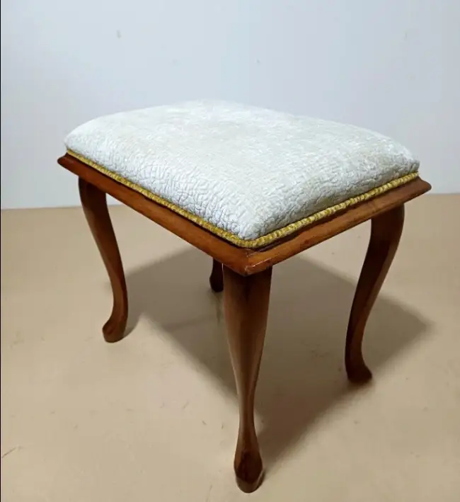 retro-arrival-upholstery