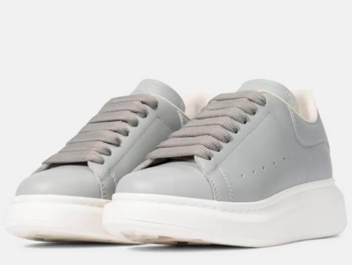 Šedé kožené tenisky Oversized Leather Sneakers značky Alexander McQueen.