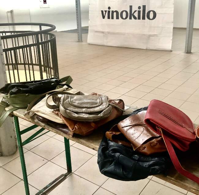 vinokilo-second-hand-akce-praha-vintage-kabelky vinokilo-second-hand-akce-praha-vintage-kabelky