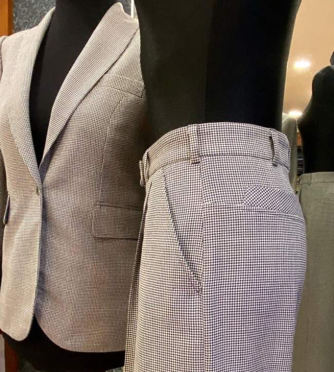 damsky-kalhotovy-kostym-krejcovstvi-atelier-ditafil damsky-kalhotovy-kostym-krejcovstvi-atelier-ditafil