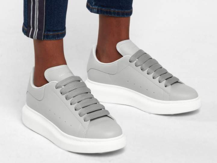 Šedé kožené tenisky Oversized Leather Sneakers značky Alexander McQueen.