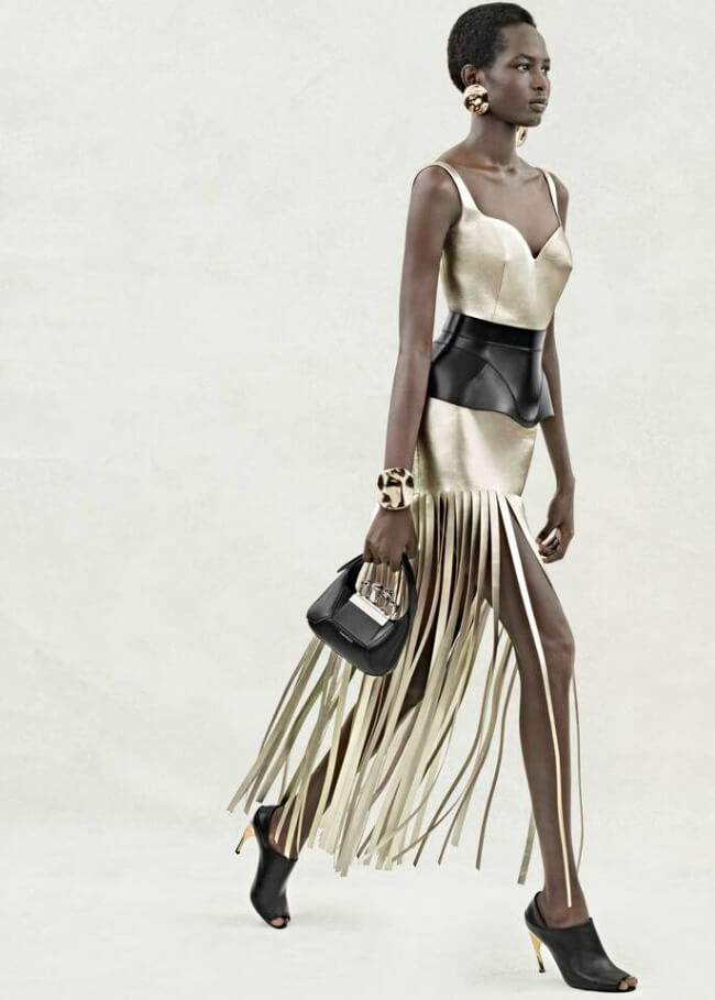 sarah-burton-pro-alexander-mcqueen-prekolekce-2024-4 sarah-burton-pro-alexander-mcqueen-prekolekce-2024-4